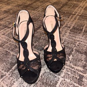 Shoes I wore for prom once (just for pictures😂) ! Size 7!